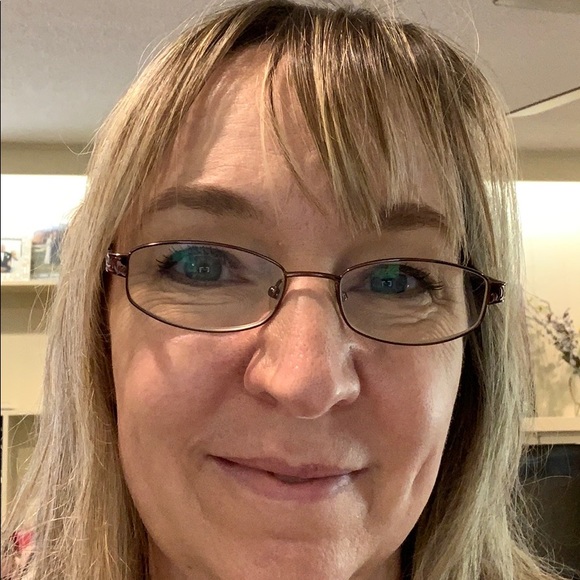 Meet your Posher, Deanna - Picture 1 of 1